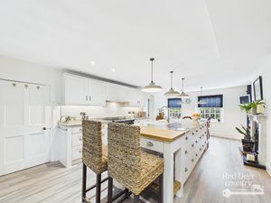 Kitchen/Breakfast Room- click for photo gallery